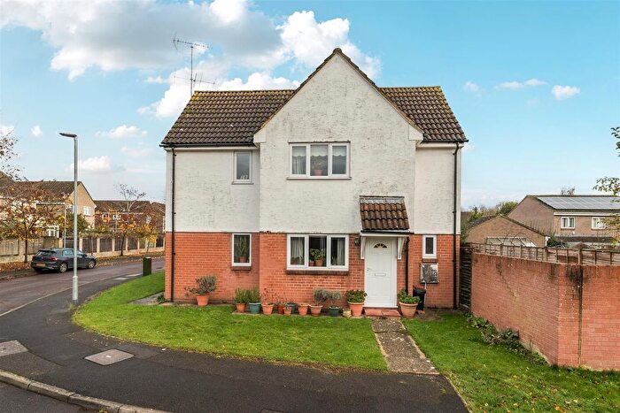 3 Bedroom Detached House For Sale In Kestrel Way, Wokingham, Berkshire, RG41