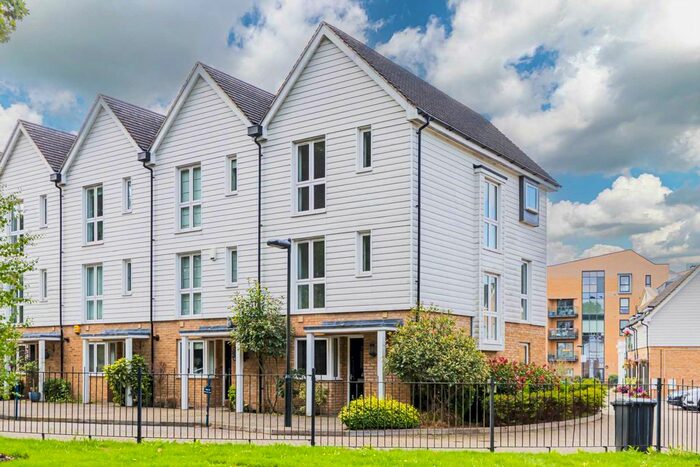 4 Bedroom Town House To Rent In Butterfly Crescent, Nash Mills Wharf, Hemel Hempstead, HP3