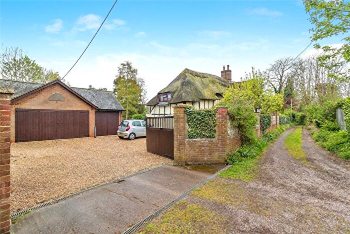 4 Bedroom Detached House For Sale In Church Walk, Bletchley, Milton Keynes, Buckinghamshire, MK3