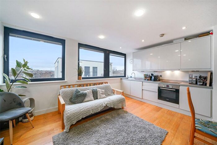 2 Bedroom Flat For Sale In Grafton Road, London, NW5