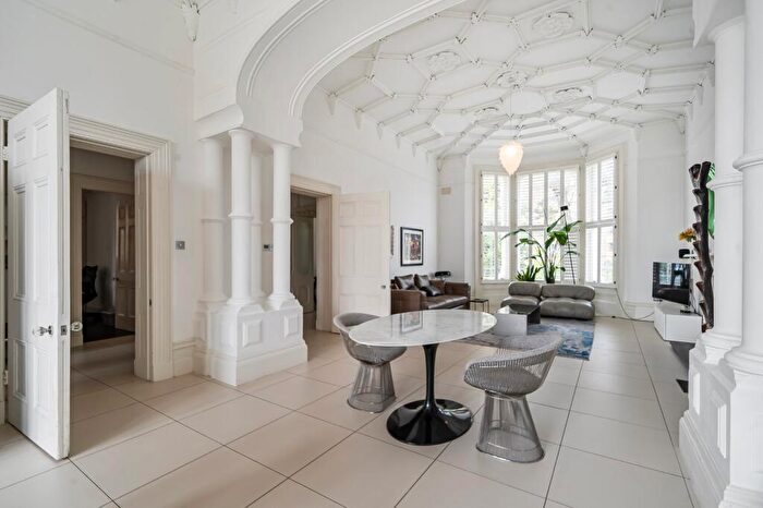 2 Bedroom Maisonette For Sale In Overhill Road, East Dulwich, London, SE22