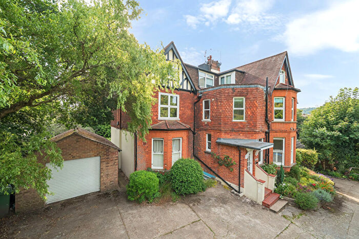 3 Bedroom Flat For Sale In Snatts Hill, Oxted, RH8