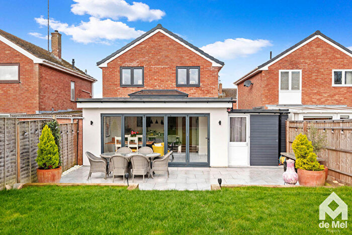 3 Bedroom Detached House For Sale In Chandler Road, Bishops Cleeve, GL52