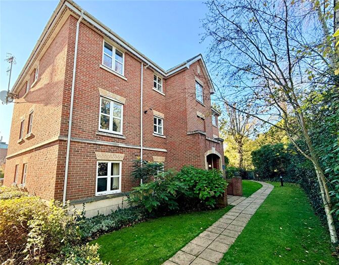 2 Bedroom Flat For Sale In Hillcroft Close, Lymington, Hampshire, SO41