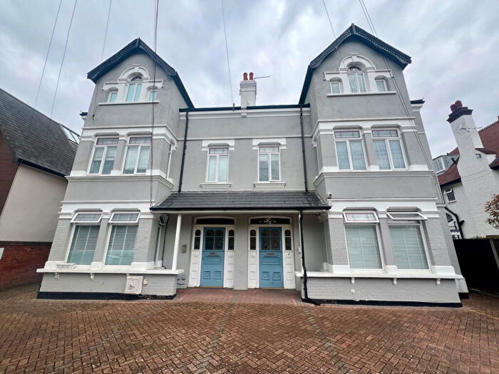 Studio To Rent In - Ashdown Road, Epsom, KT17