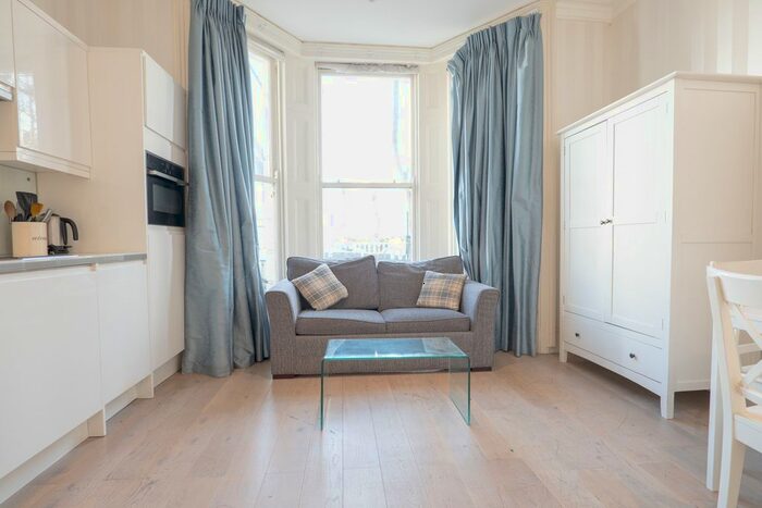 Studio To Rent In Elsham Road, Kensington Olympia, London, W14