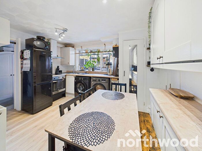 3 Bedroom End Of Terrace House For Sale In Oak Tree Road, Ashford, Ashford, TN23