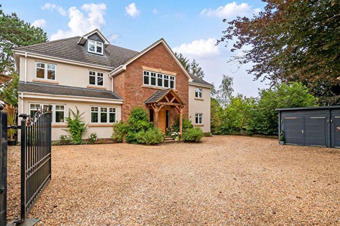 7 Bedroom Detached House For Sale In Frensham Road, Farnham, GU10