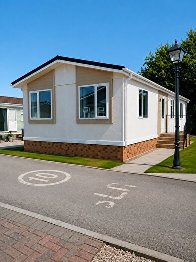 2 Bedroom Park Home For Sale In Wick, Littlehampton, BN17