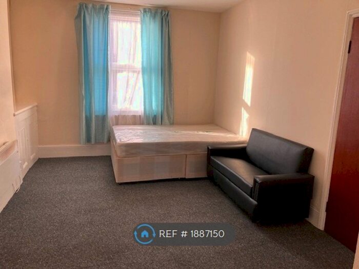 Studio To Rent In Bedford Road, Reading, RG1