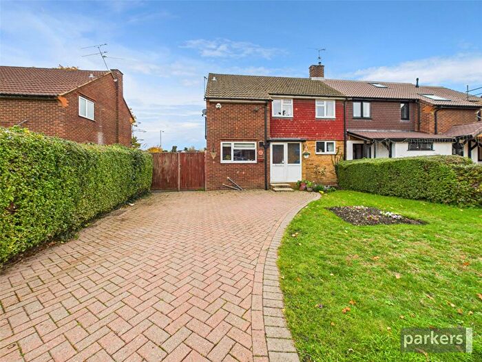 3 Bedroom Semi Detached House For Sale In Compton Close, Earley, Reading, RG6