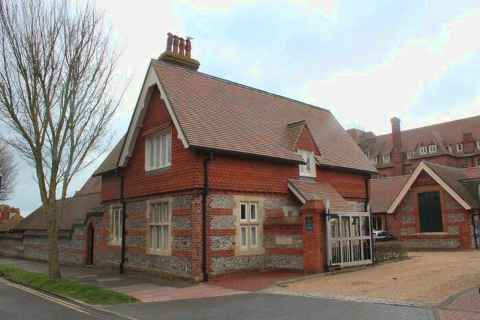 2 Bedroom Detached House To Rent In Darley Road, Eastbourne, BN20