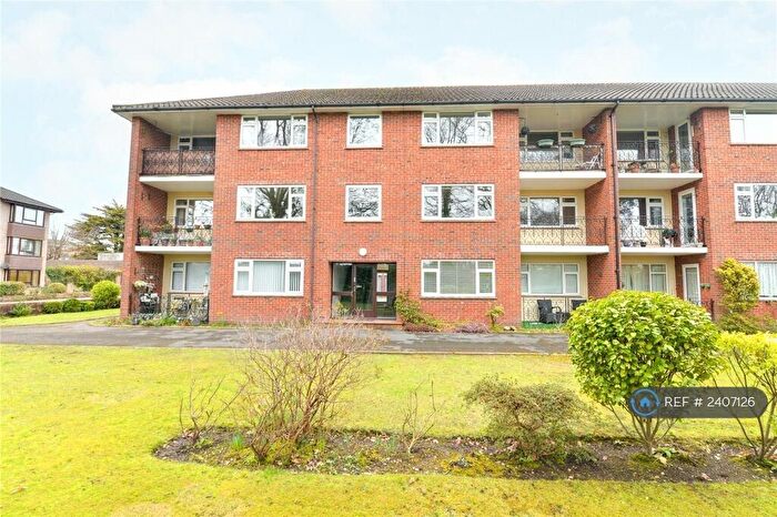 2 Bedroom Flat To Rent In Spencer Court, New Milton, BH25