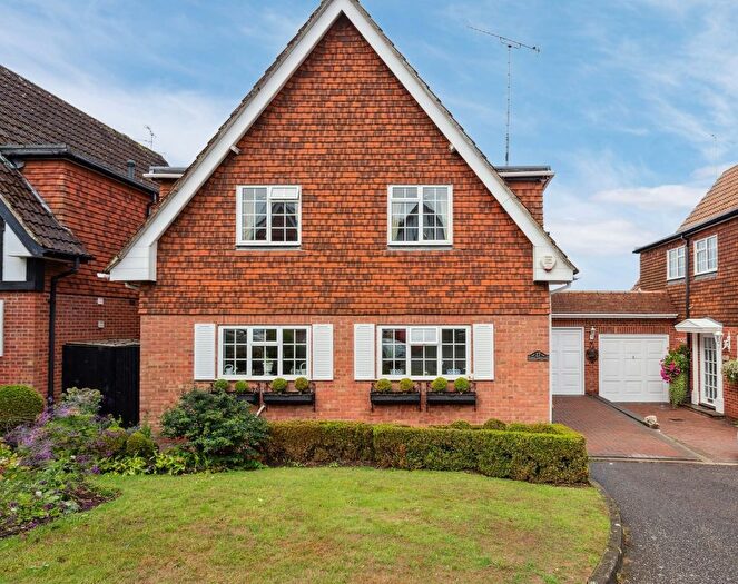 2 Bedroom Detached House For Sale In Deanacre Close, Chalfont St. Peter, Buckinghamshire, SL9