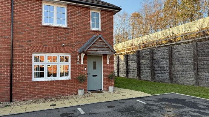 3 Bedroom Semi-Detached House For Sale In Heron Way, Liphook, GU30