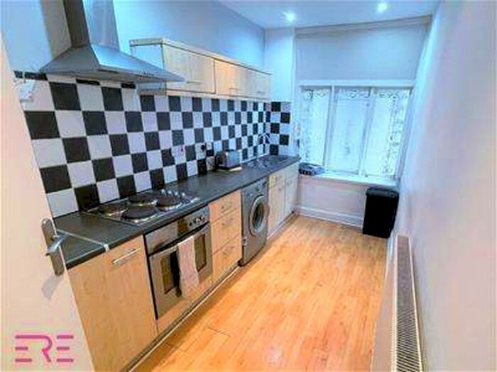 3 Bedroom Apartment To Rent In 3-bedroom Apartment - Headingley, Shaw Lane, Leeds, LS6
