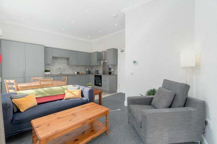 3 Bedroom Flat To Rent In Lord Russell Place, Edinburgh EH9