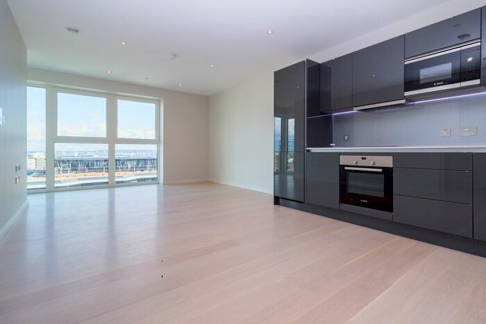 1 Bedroom Flat To Rent In Glasshouse Gardens, Stratford, London, E20