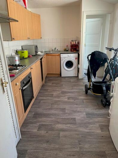 2 Bedroom Flat To Rent In Western Road, Forestgate, E13