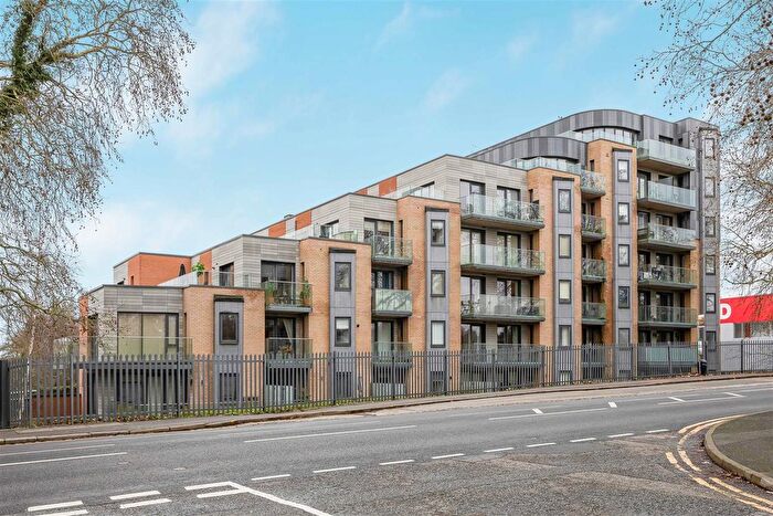 2 Bedroom Flat For Sale In Riverside View, - Berkeley Avenue, Reading, RG1