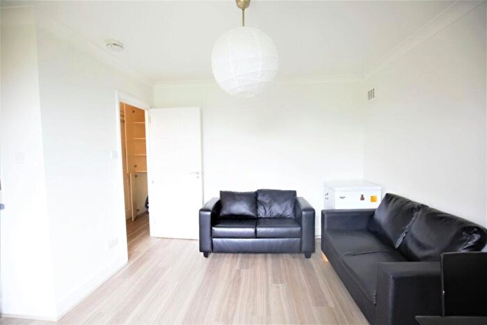 1 Bedroom Flat To Rent In Camden Road, London, N7