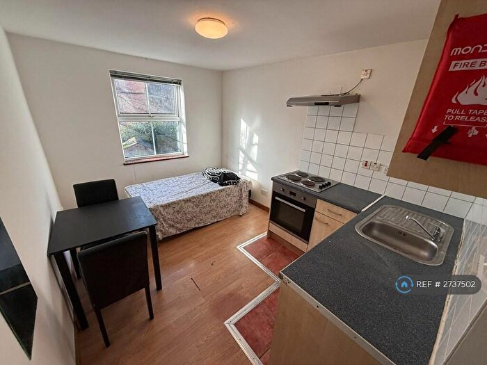 Studio To Rent In Crayford Road, London, N7