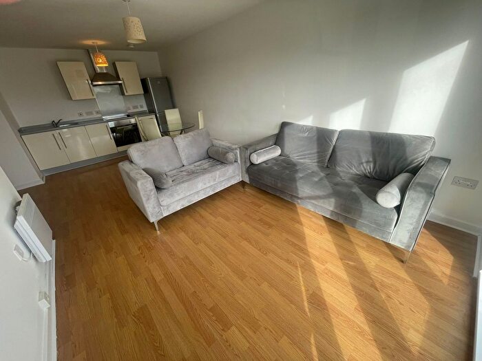 2 Bedroom Flat To Rent In Pilgrims Way, Salford, M50