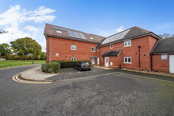 2 Bedroom Maisonette For Sale In Oaktree Gardens, New Eltham, London, SE9
