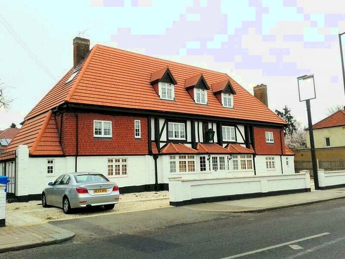 1 Bedroom Apartment To Rent In Green Street, Enfield, EN3