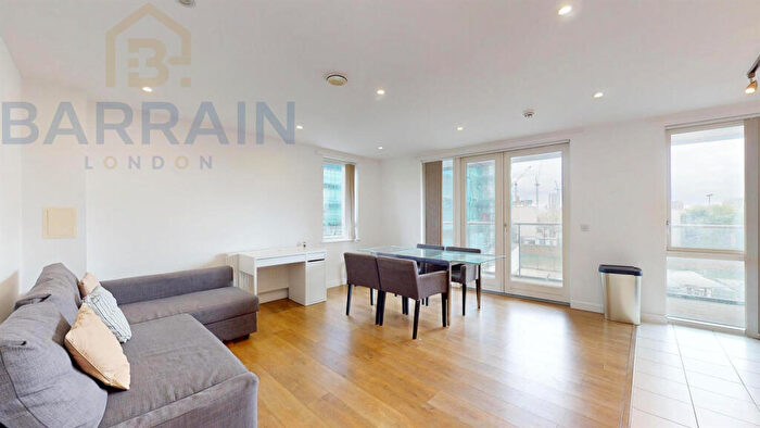 3 Bedroom Flat To Rent In Equinox Square, London, E14