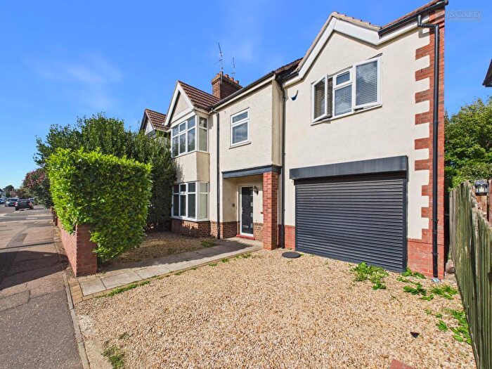 5 Bedroom Semi-Detached House For Sale In Alexandra Road, Peterborough, PE1