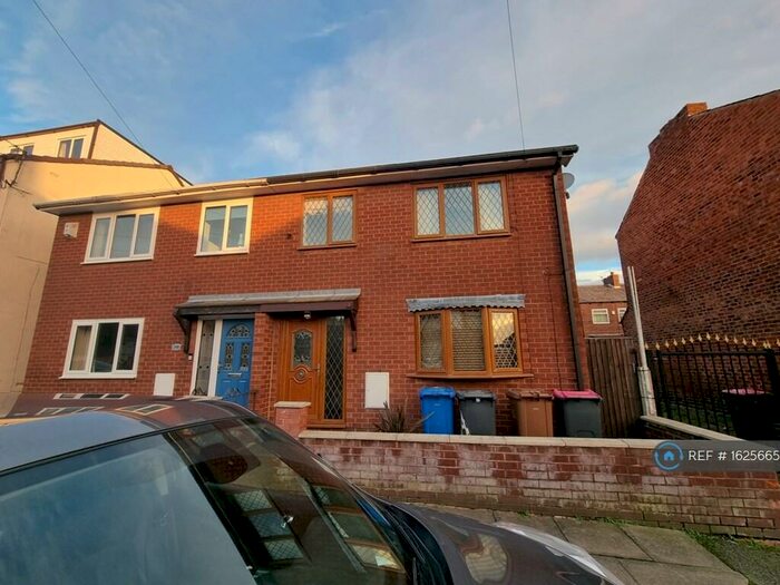 3 Bedroom Semi-Detached House To Rent In Cheetham Road, Swinton, Manchester, M27
