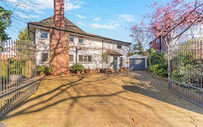 4 Bedroom Detached House For Sale In Tavistock Drive, Mapperley Park, Nottingham, NG3