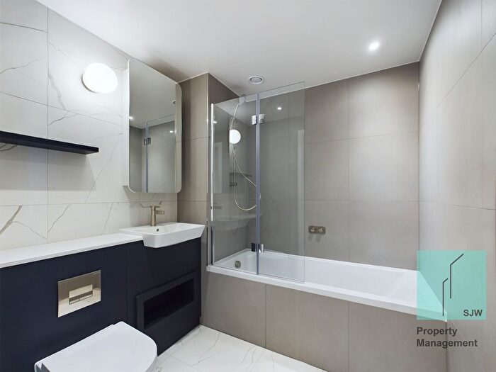 1 Bedroom Flat To Rent In Eden Place, Ellipse House, E16