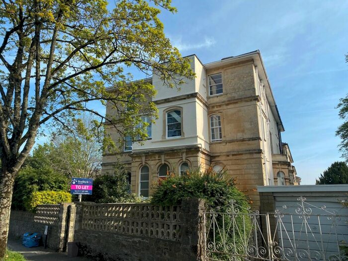3 Bedroom Flat To Rent In Cambridge Park, Redland, BS6