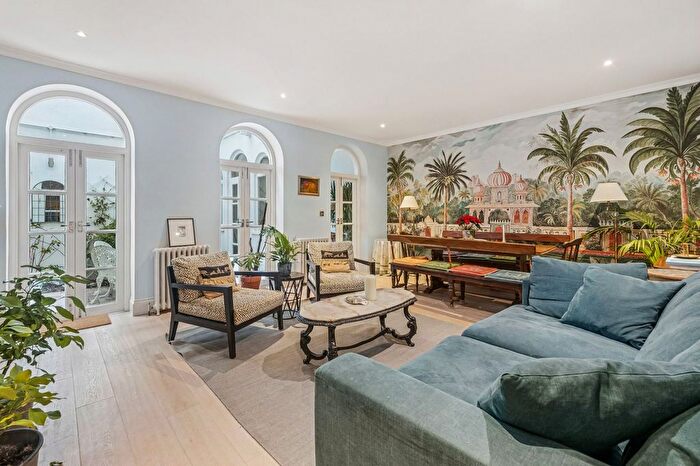 3 Bedroom Flat To Rent In Redcliffe Square, London, SW10