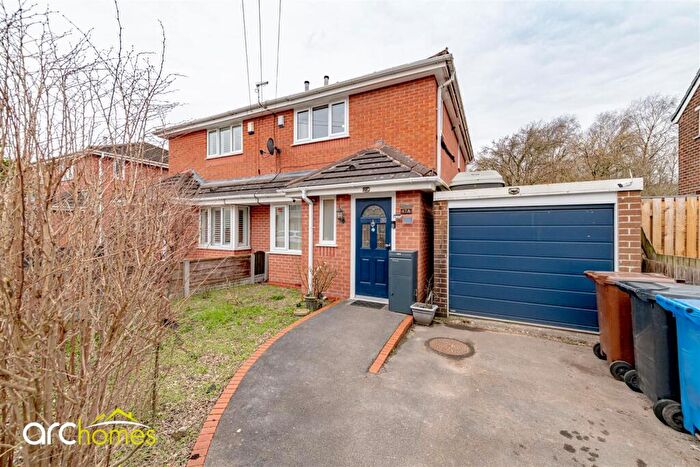 3 Bedroom Semi Detached House For Sale In Crawford Avenue, Tyldesley, Manchester, M29