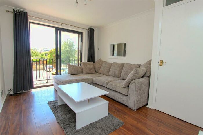 1 Bedroom Apartment To Rent In Glendale Gardens, Leigh-on-Sea, Essex, SS9