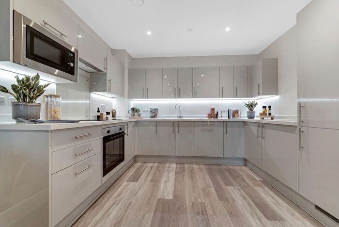 2 Bedroom Flat For Sale In Store Road, London, E16