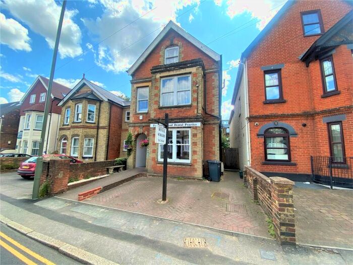 2 Bedroom Apartment To Rent In Farnham Road, Guildford, Surrey, GU2