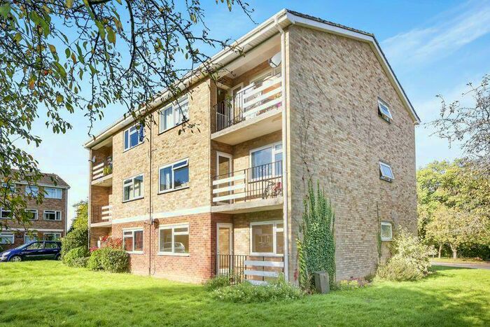 2 Bedroom Flat To Rent In Boxgrove Area, Guildford, GU1