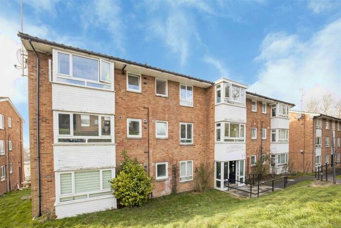 2 Bedroom Flat To Rent In Marston Way, London, SE19