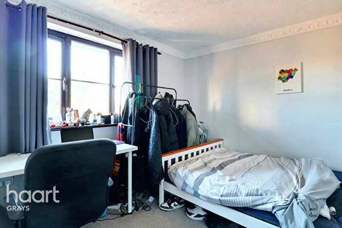1 Bedroom Flat For Sale In Conway Gardens, Grays, RM17
