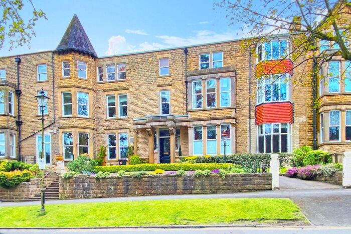 2 Bedroom Flat To Rent In Kensington Apartments, Valley Drive, Harrogate, HG2