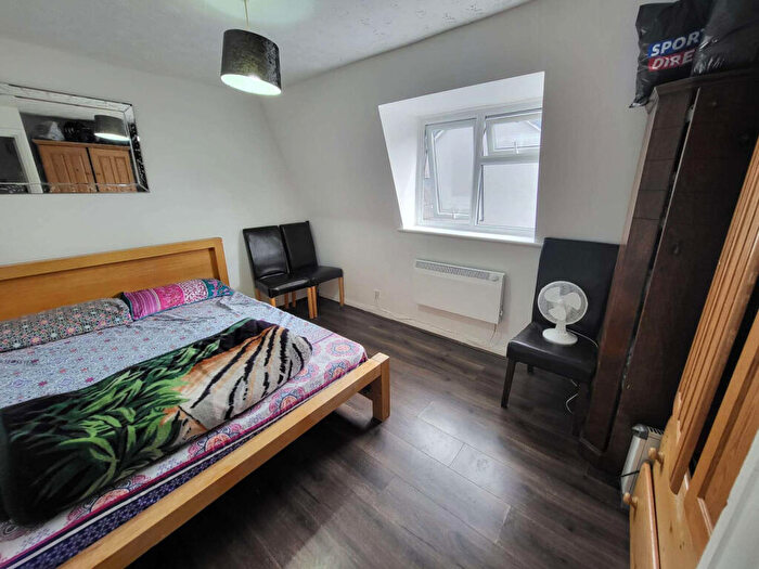 1 Bedroom Flat For Sale In Albany Court, LU1