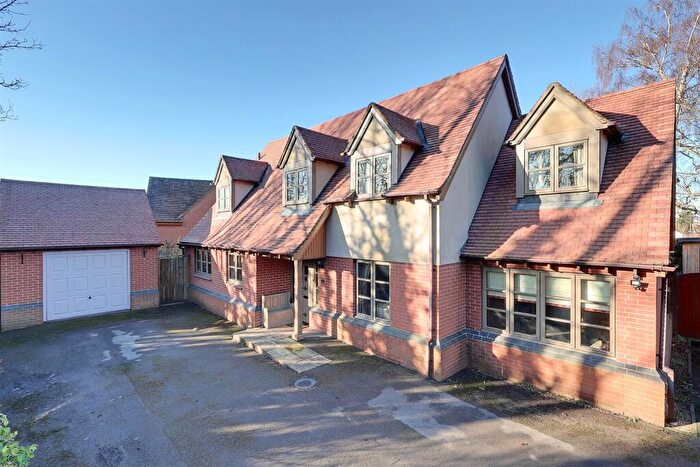 4 Bedroom Detached House For Sale In Watts Close, Hucclecote, GL3