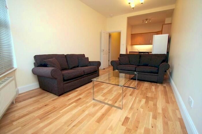 2 Bedroom Flat To Rent In Grosvenor Parade, Ealing Common, London, W5