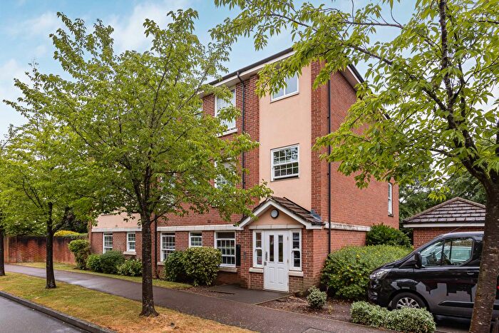 2 Bedroom Flat For Sale In Merrifield Court, Welwyn Garden City, AL7