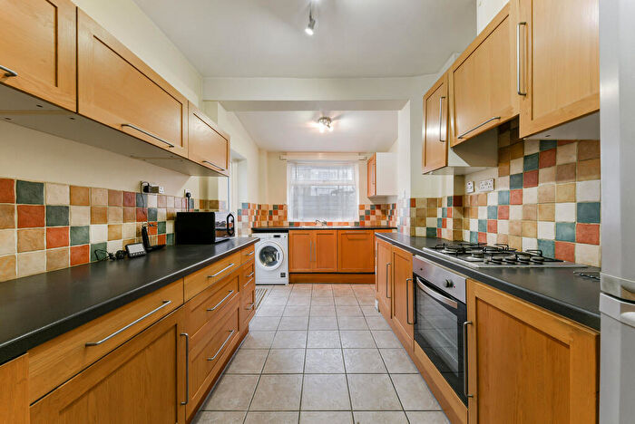 4 Bedroom House To Rent In Garden Avenue, CR4