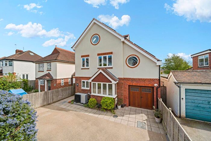 5 Bedroom Detached House For Sale In Vale Road, Claygate, KT10